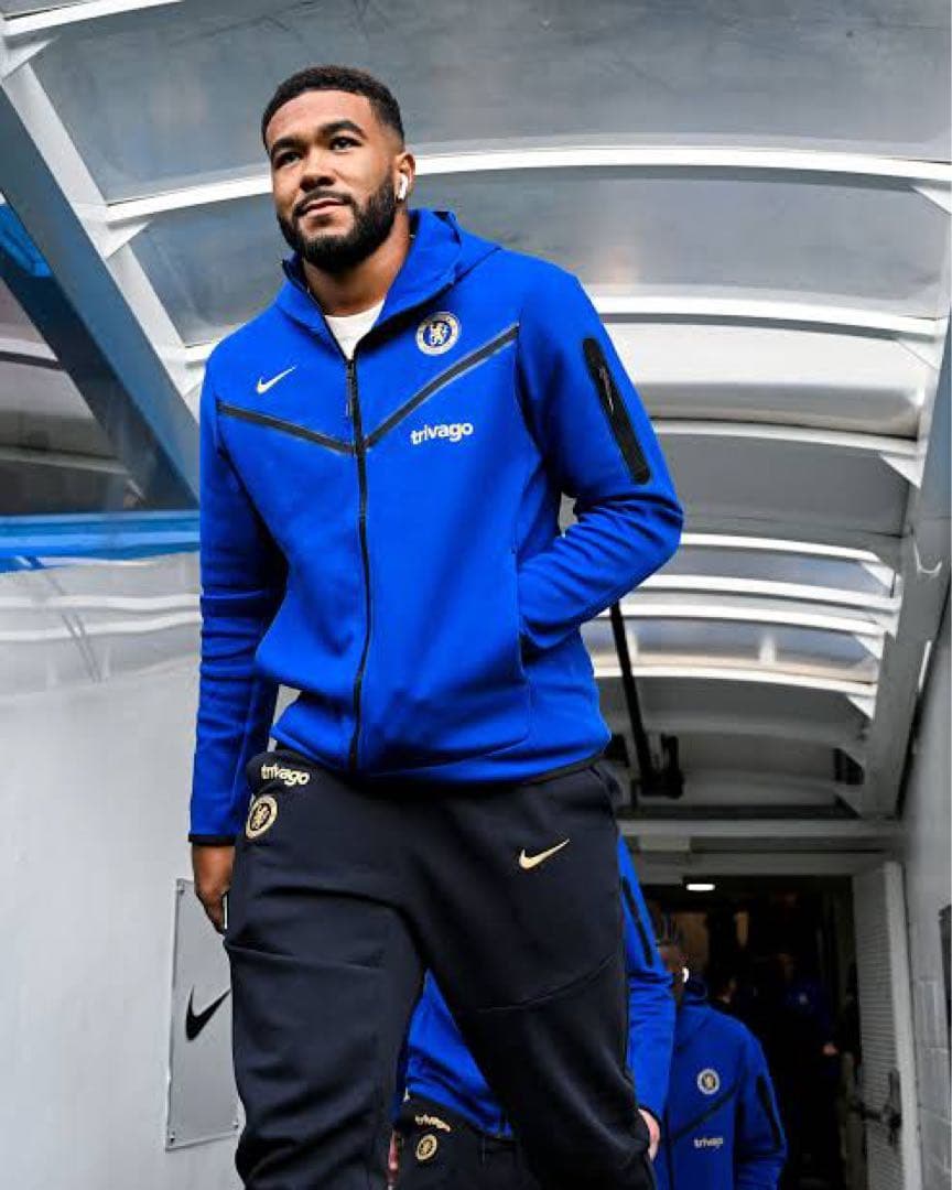 NIKE チェルシー　テックフリース パーカー