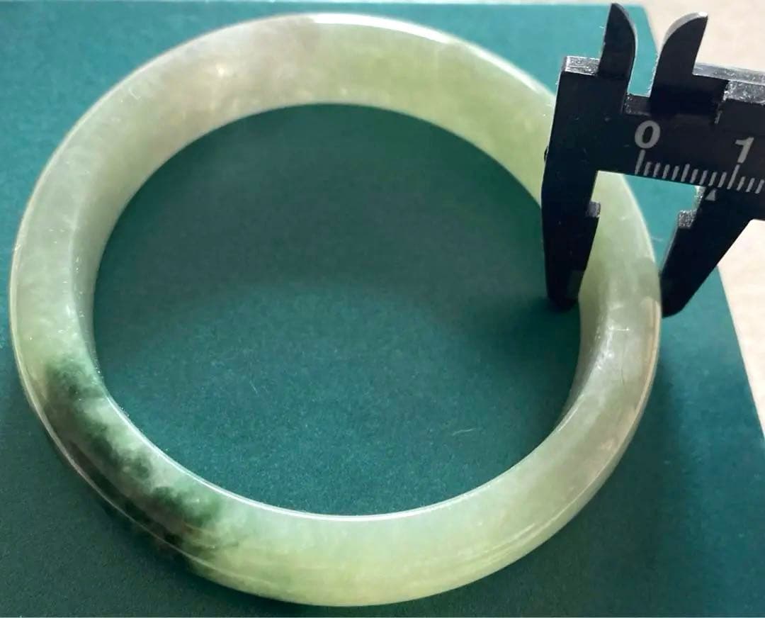 （赤字処分）ミャンマー産 飘花A貨 翡翠バングル本翡翠保証 鑑定書付き‼️