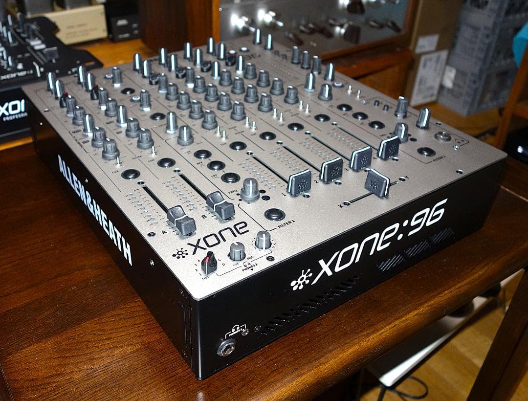 新品同様　Allen & Heath Xone:96 DJミキサー