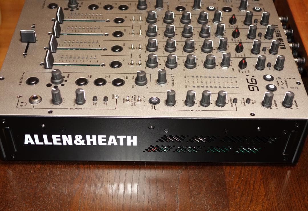 新品同様　Allen & Heath Xone:96 DJミキサー