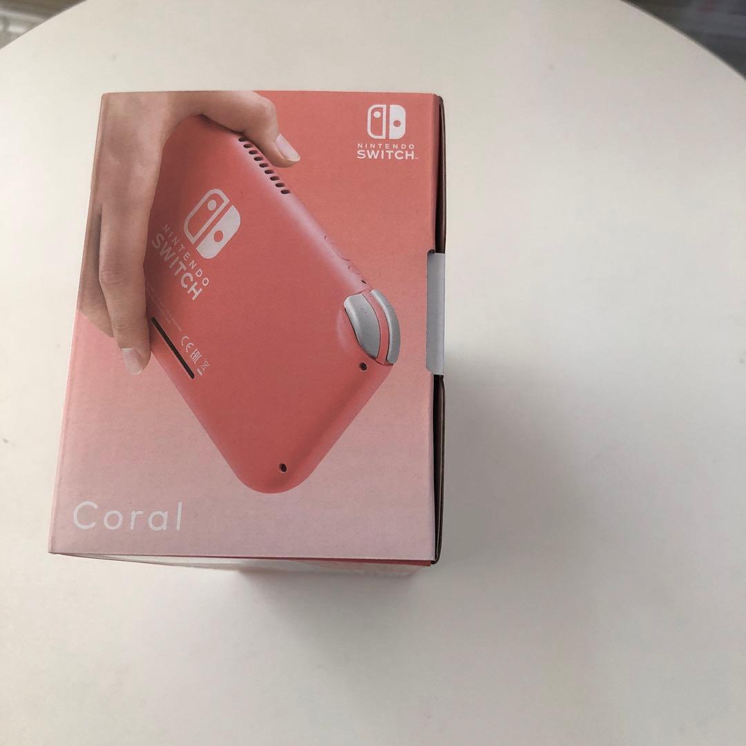 Nintendo Switchライト　コーラル