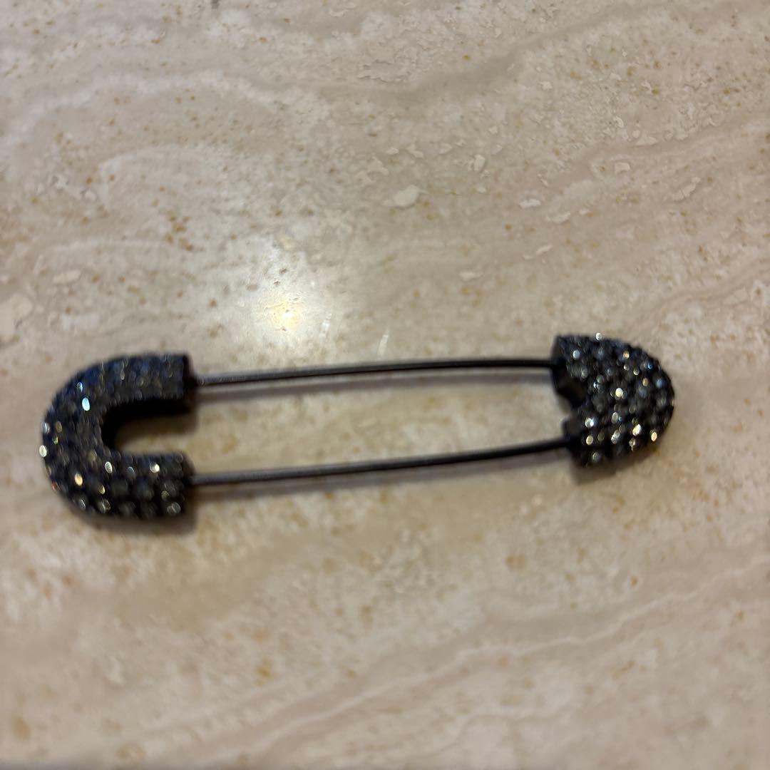 FOXEY スワロフスキークリスタル 調 ブラックブローチ