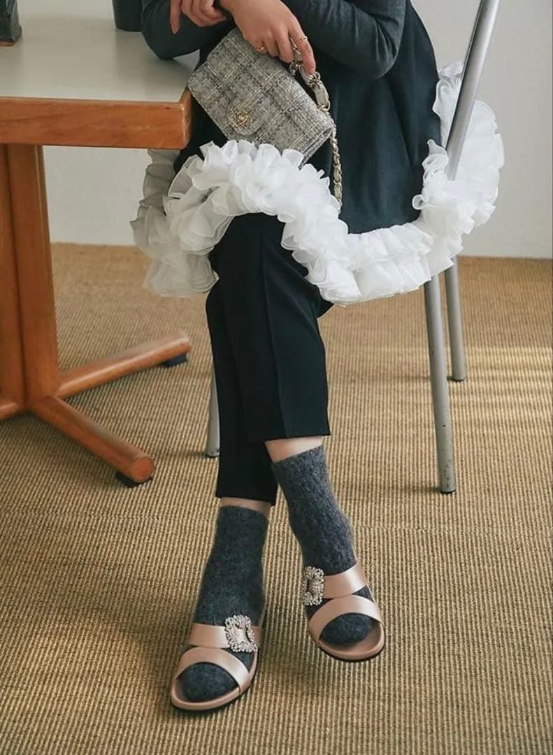 セブンテン seventen by mihokawahitoフリルトリムトップス