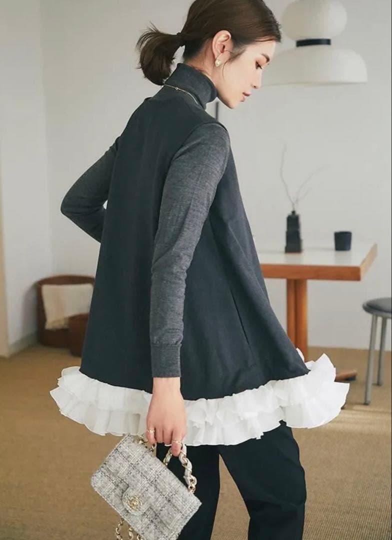 セブンテン seventen by mihokawahitoフリルトリムトップス