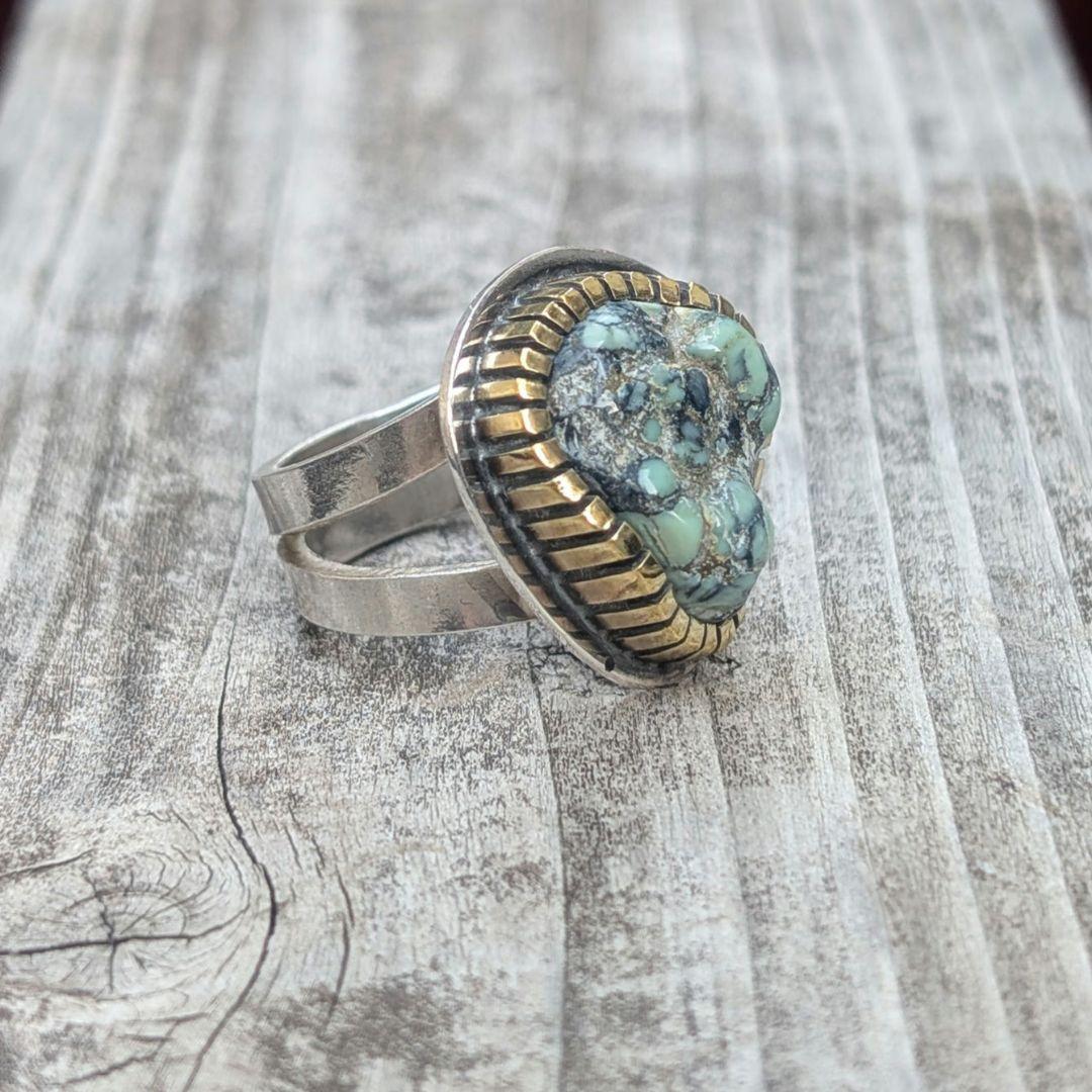 ハンドメイドのターコイズリング　 インディアンジュエリー風