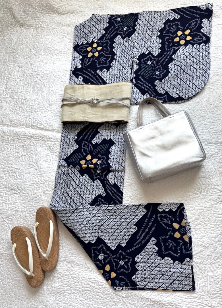 粋で大人な浴衣 ◆ 有松絞り 草花文 柄も仕立ても素晴らしいお勧めの逸品