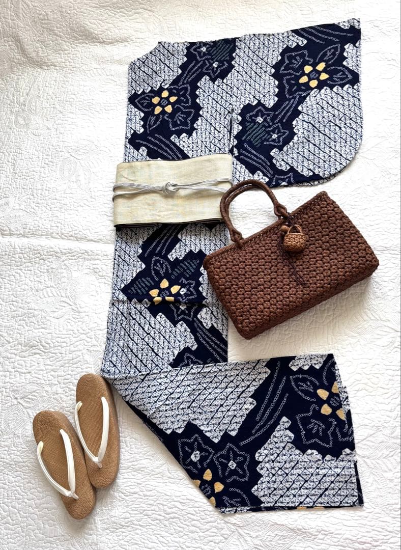 粋で大人な浴衣 ◆ 有松絞り 草花文 柄も仕立ても素晴らしいお勧めの逸品