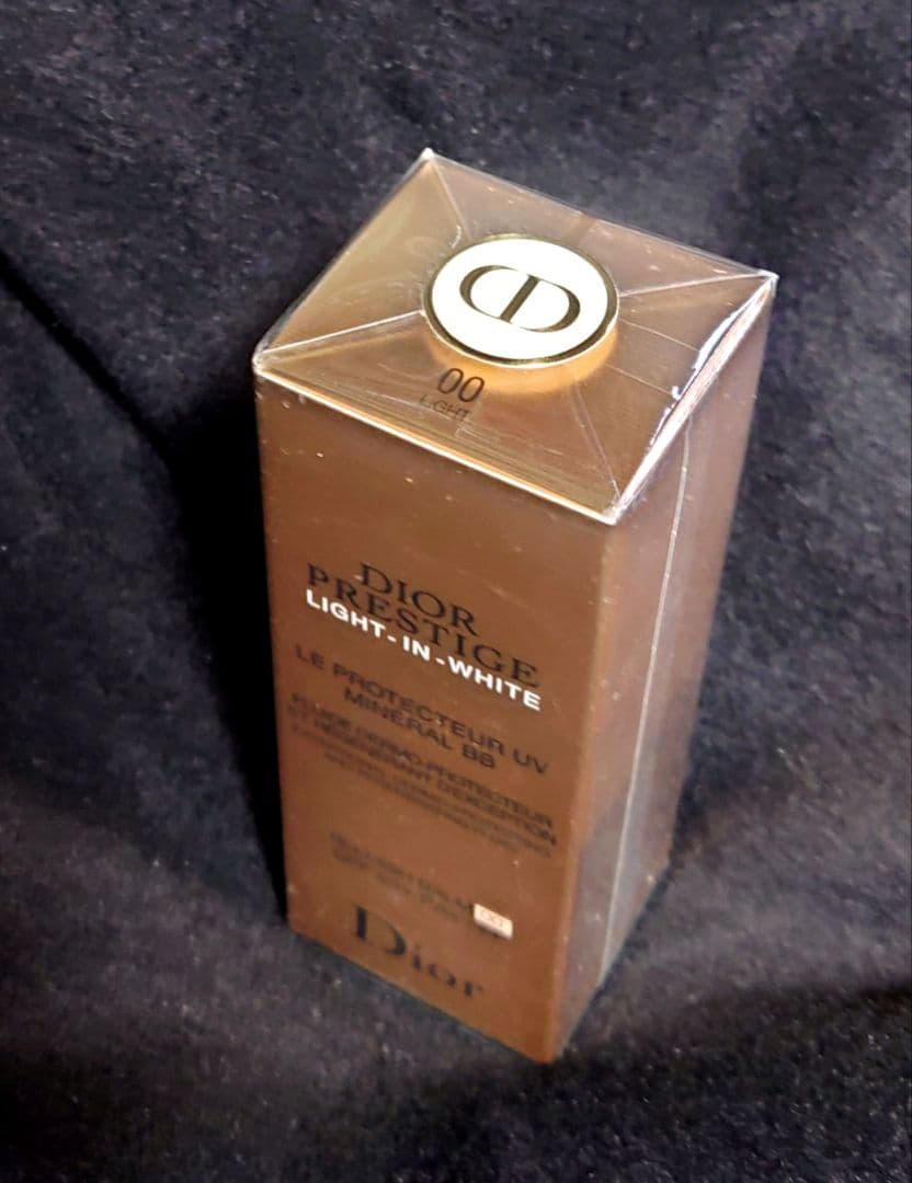 新品 ディオール プレステージ ホワイト ル プロテクター UVミネラルBB00