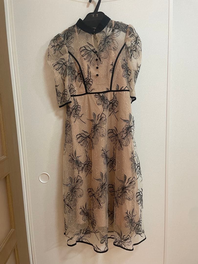 LEJA 配色パイピングプチハイネック花柄刺繍ラメレース　ドレス