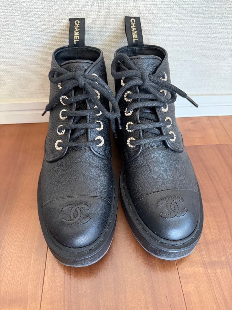 シャネルショートブーツ編み上げレザーパールブラック