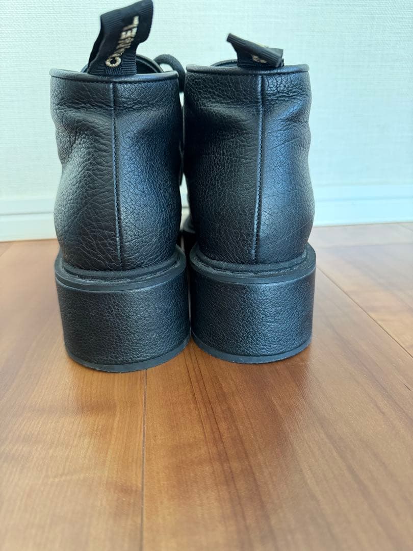 シャネルショートブーツ編み上げレザーパールブラック