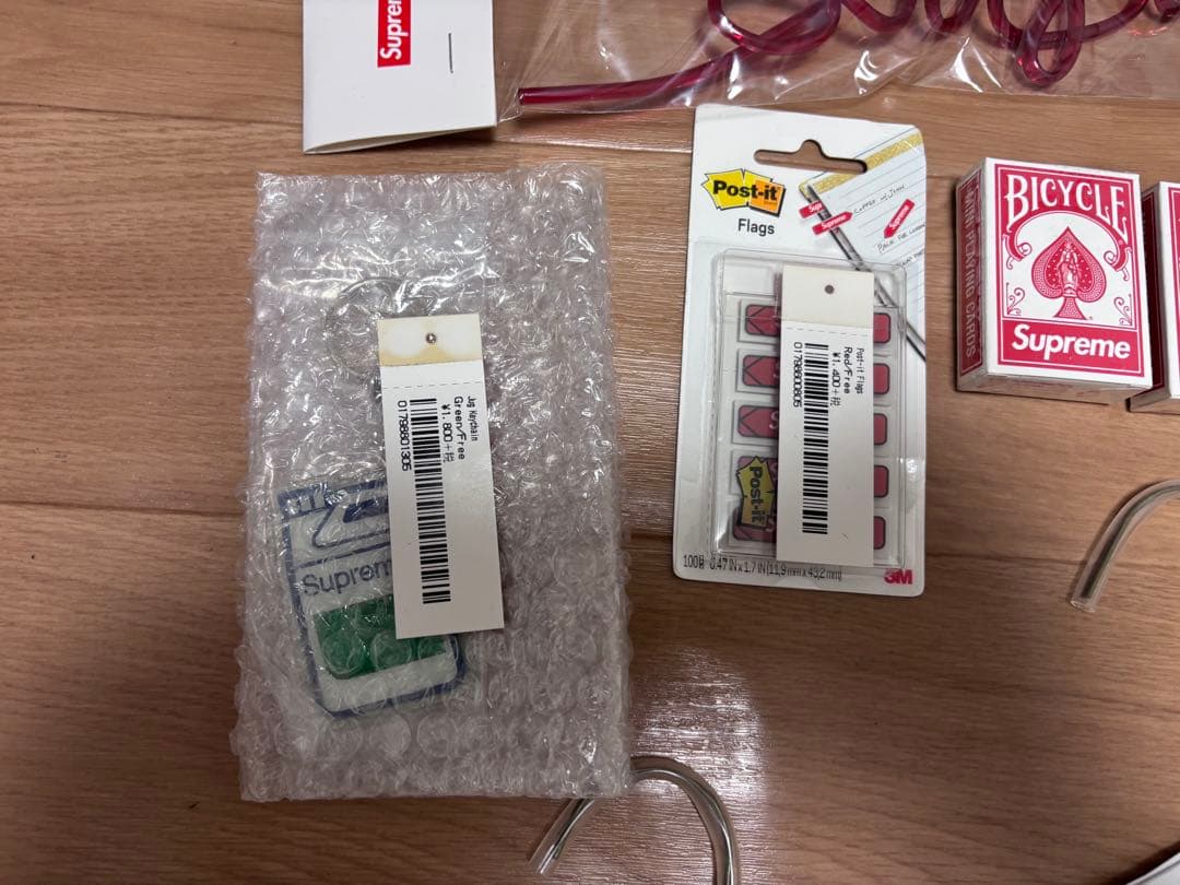 Supreme 小物アイテム & ステッカー&ショッパーセット