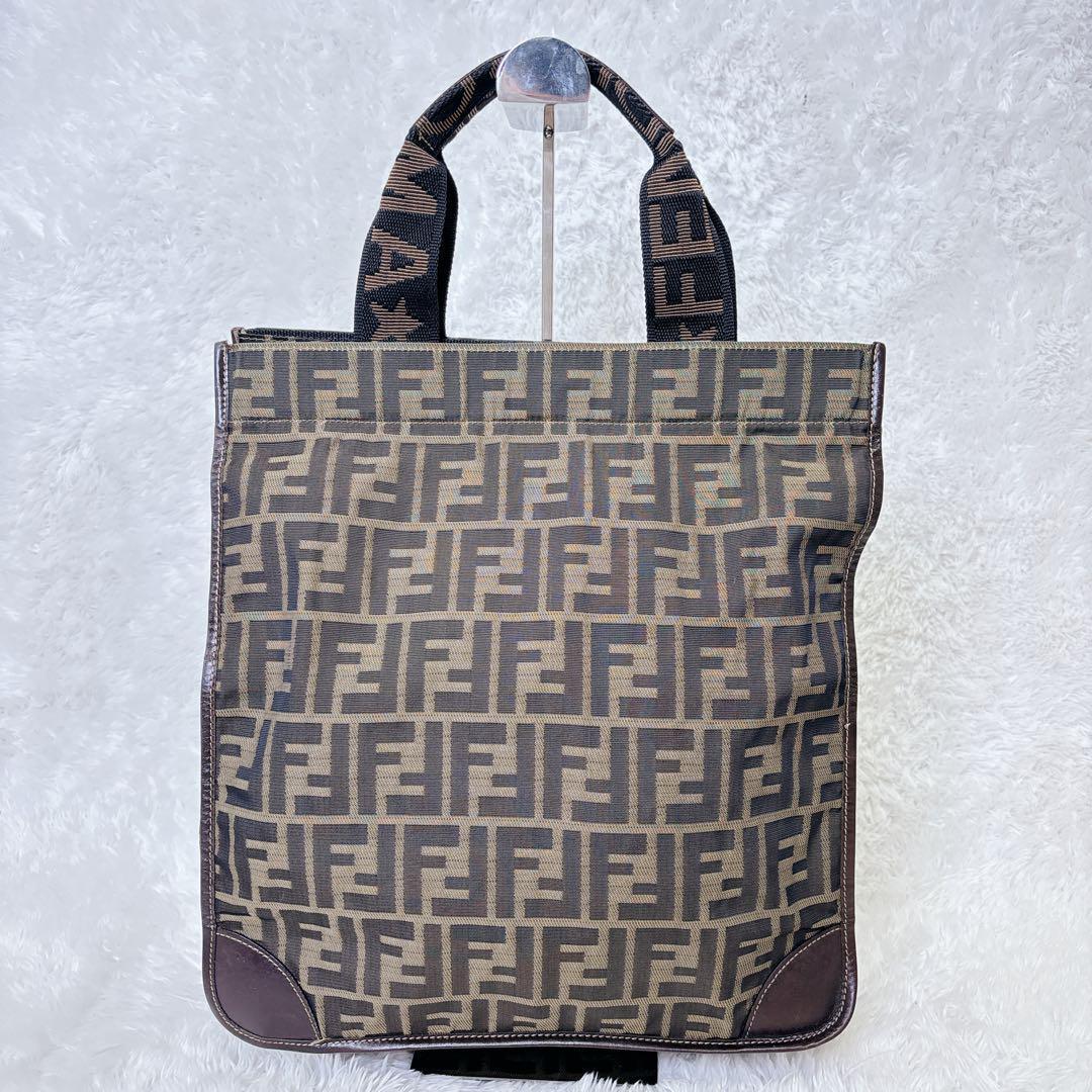 美品　フェンディ　エコバッグ　折り畳み　ズッカ　トートバッグ　A4 レザー