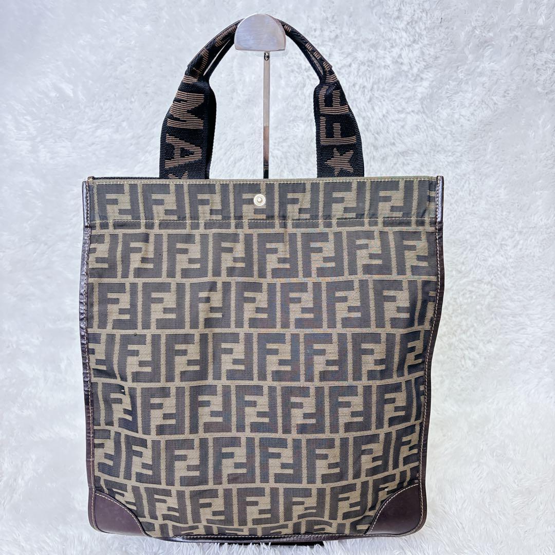 美品　フェンディ　エコバッグ　折り畳み　ズッカ　トートバッグ　A4 レザー