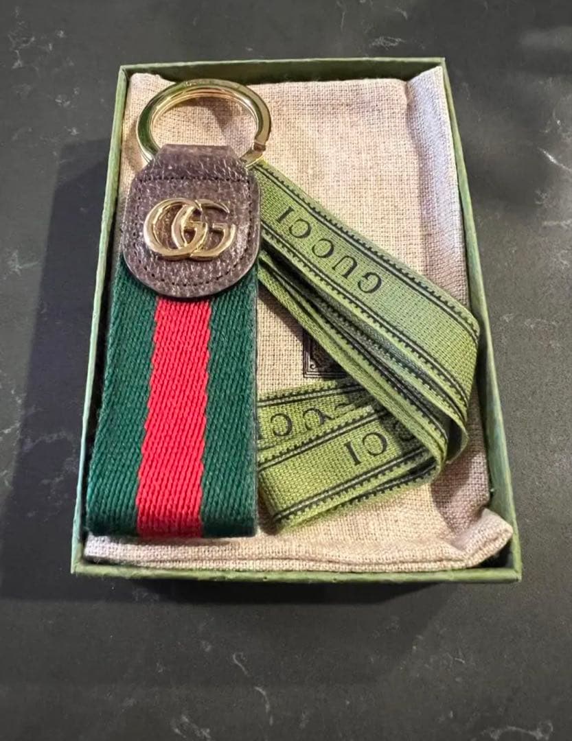 GUCCI キーホルダー ロゴ入り ボックス付き