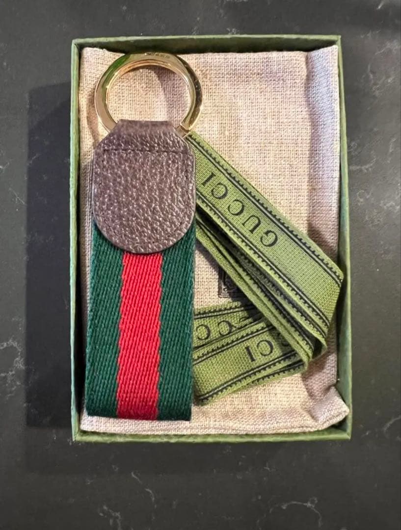 GUCCI キーホルダー ロゴ入り ボックス付き