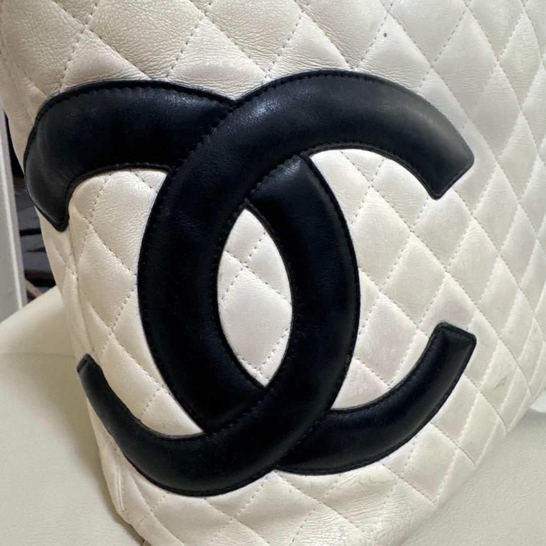 シャネルカンボンライントートバッグホワイトブラック