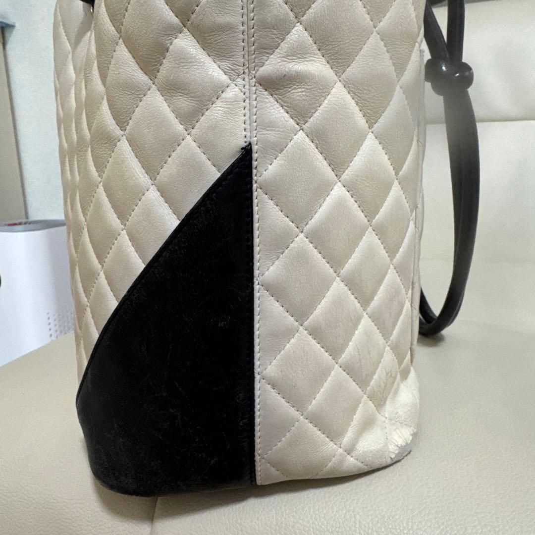 シャネルカンボンライントートバッグホワイトブラック