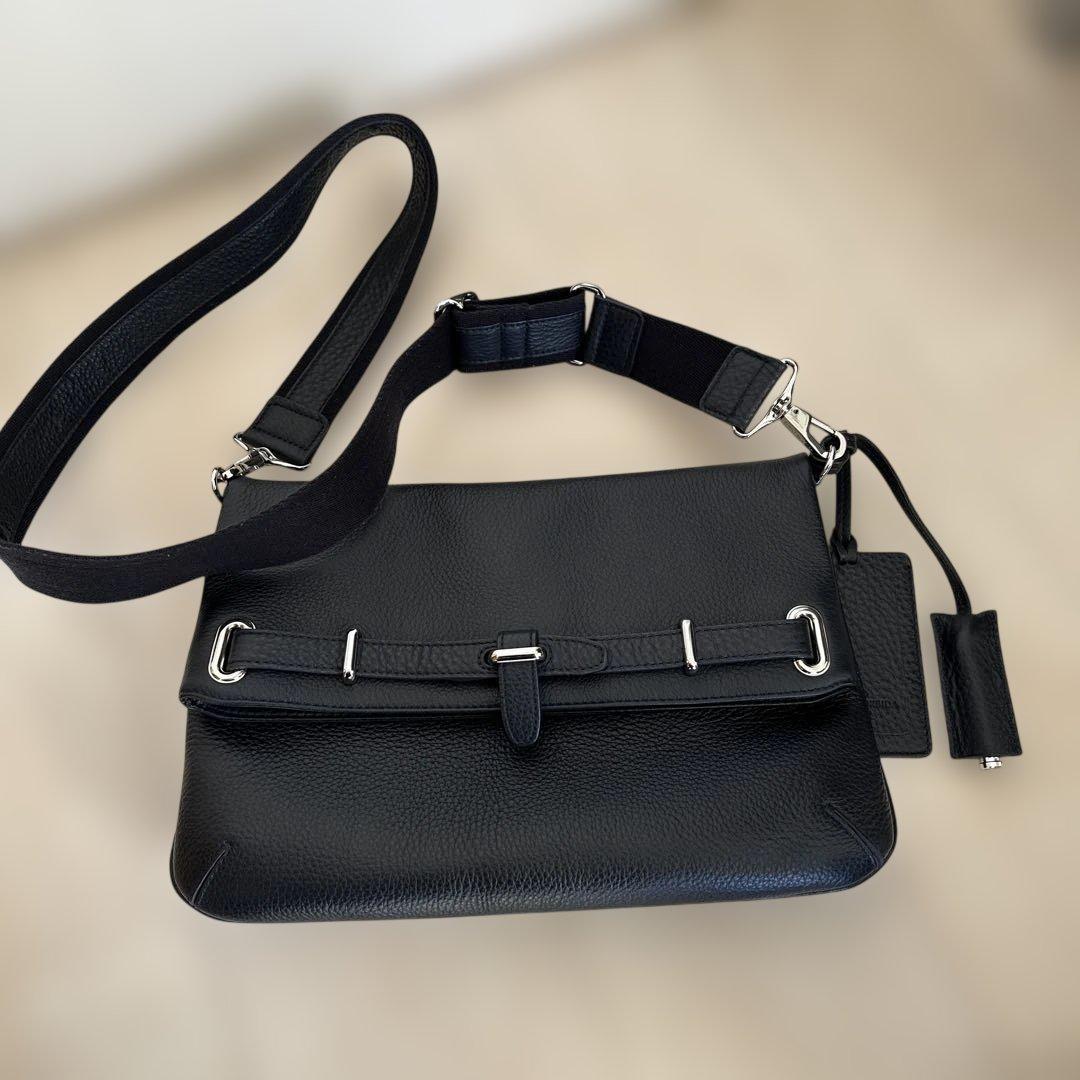 PELLE MORBIDA ペッレ モルビダ　ショルダーバッグ