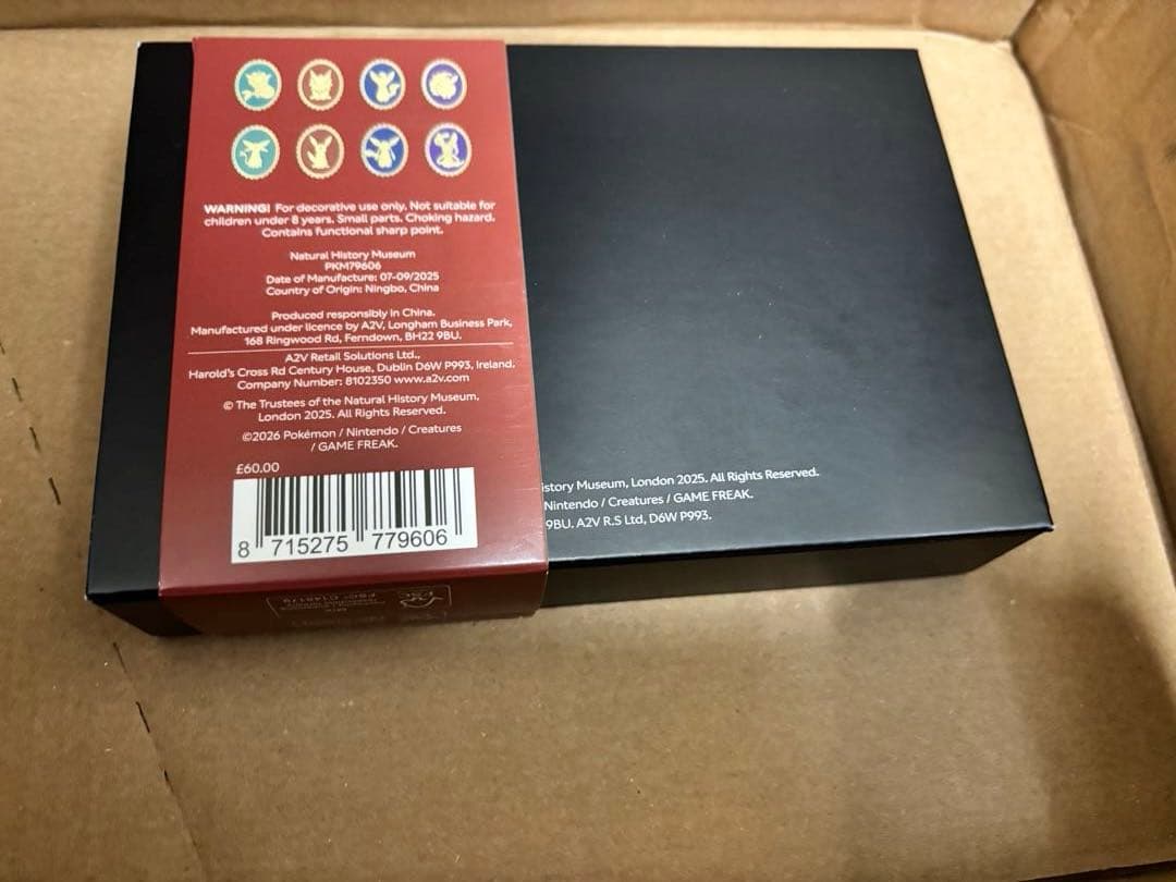 ポケモン　イーブイ　ロンドン自然史博物館限定　エナメルピンバッジ　8個セット