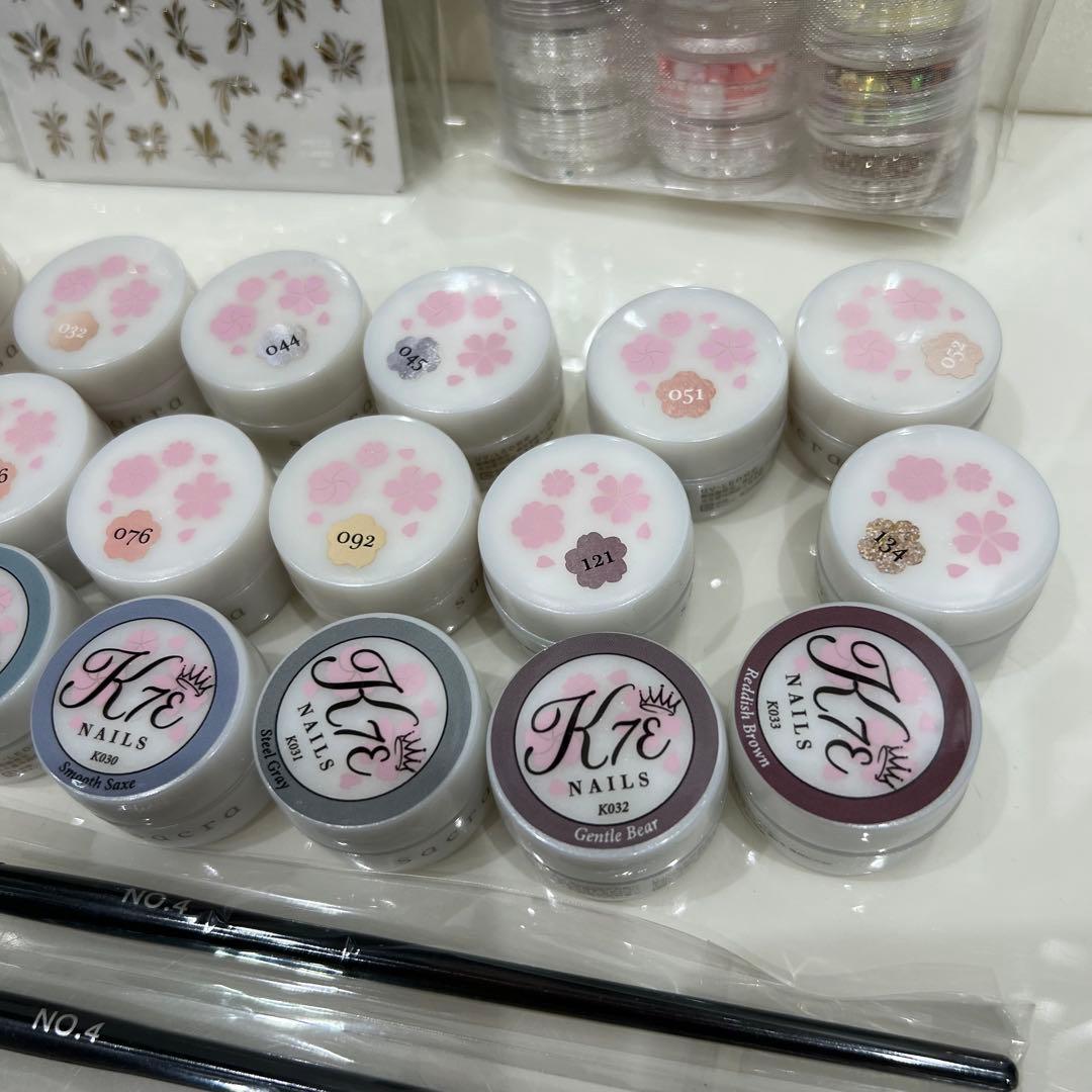 sacra サクラ ジェルネイル 他カラー24個＋ブラシ　シャルロンラメセット