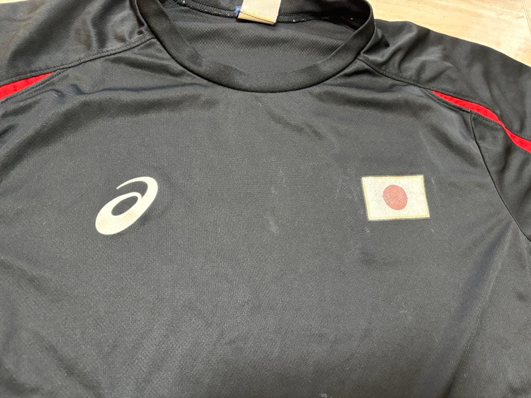 asics スポーツシャツ 日本国旗付き 黒赤