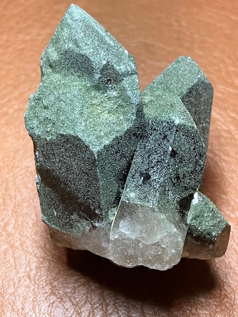 激レア　ガウリシャンカールクローライトオンスモーキークオーツクラスター　約63g