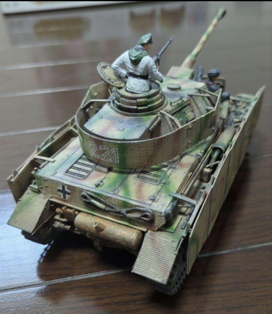 タミヤプラモデル ①Ⅳ号戦車H型1完成品 ②タイガーⅠ後期生産型完成品