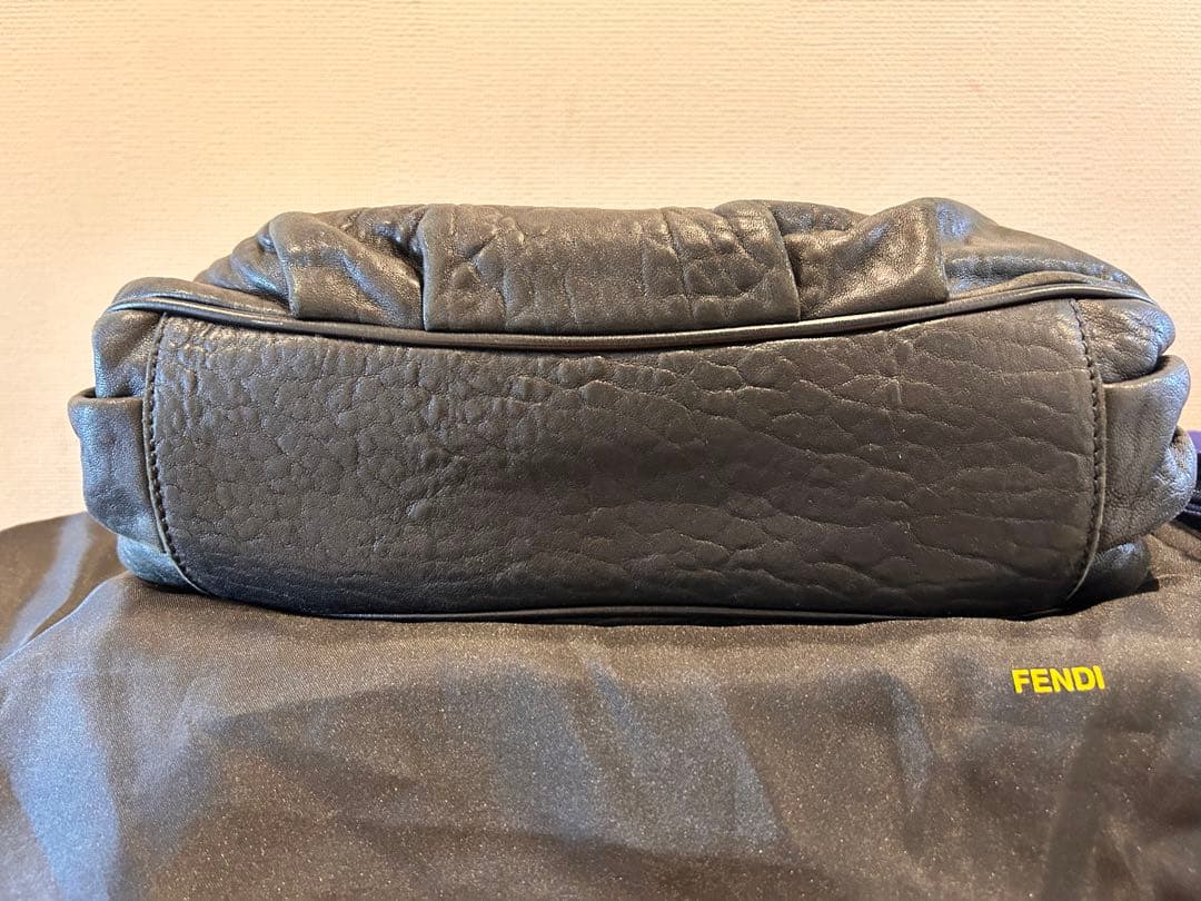 ❤️美品❤️ FENDI 黒 レザー ショルダーバッグ