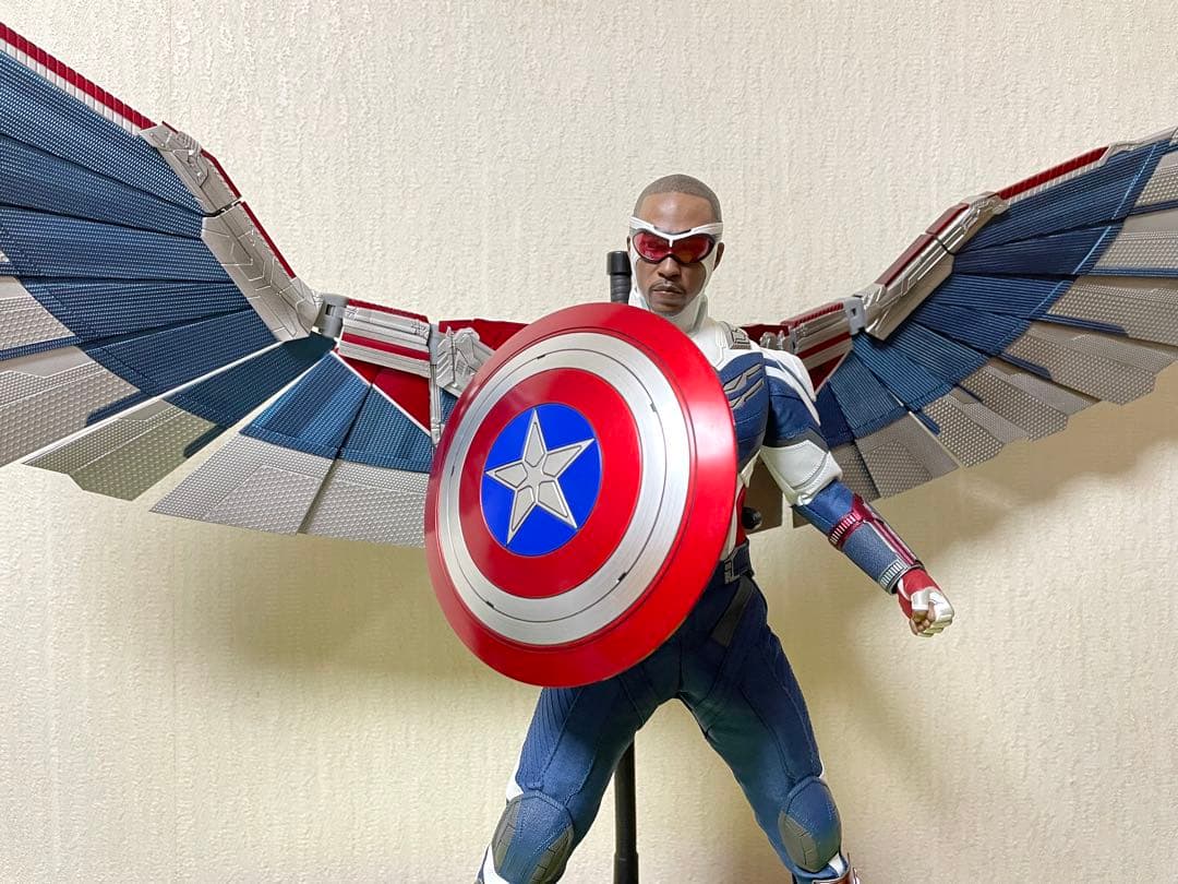 ホットトイズ　キャプテンアメリカ　(ファルコン＆ウィンター ソルジャー）