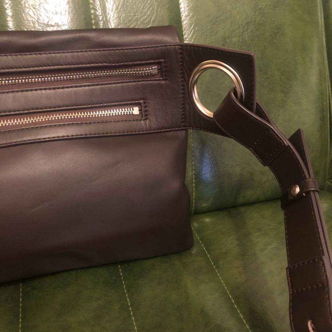 新品！カワカワ kawakawa ボディバッグ　ショルダーバッグ　Mサイズ