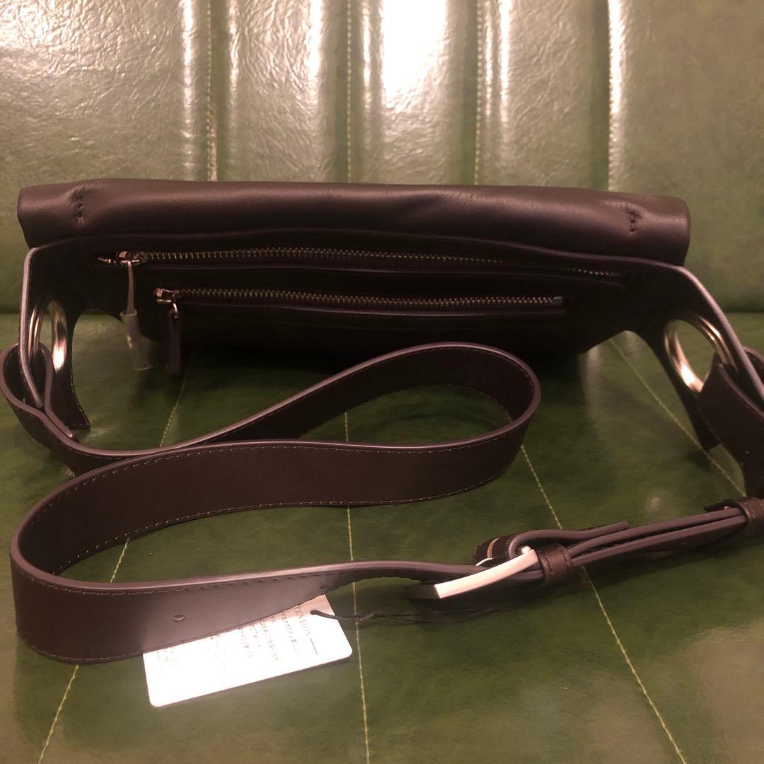 新品！カワカワ kawakawa ボディバッグ　ショルダーバッグ　Mサイズ