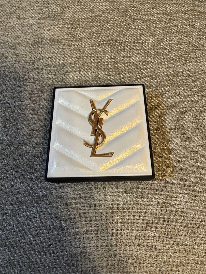 YSL オールアワーズ ハイパールミナイザー 02