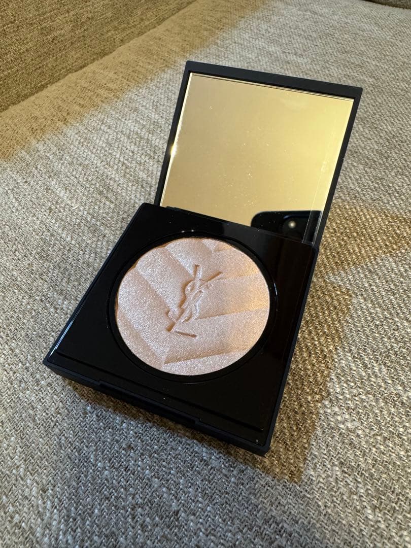 YSL オールアワーズ ハイパールミナイザー 02