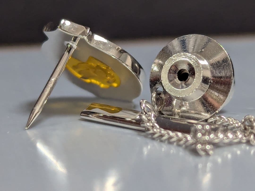 BURBERRY　ピンバッチ　タイタック