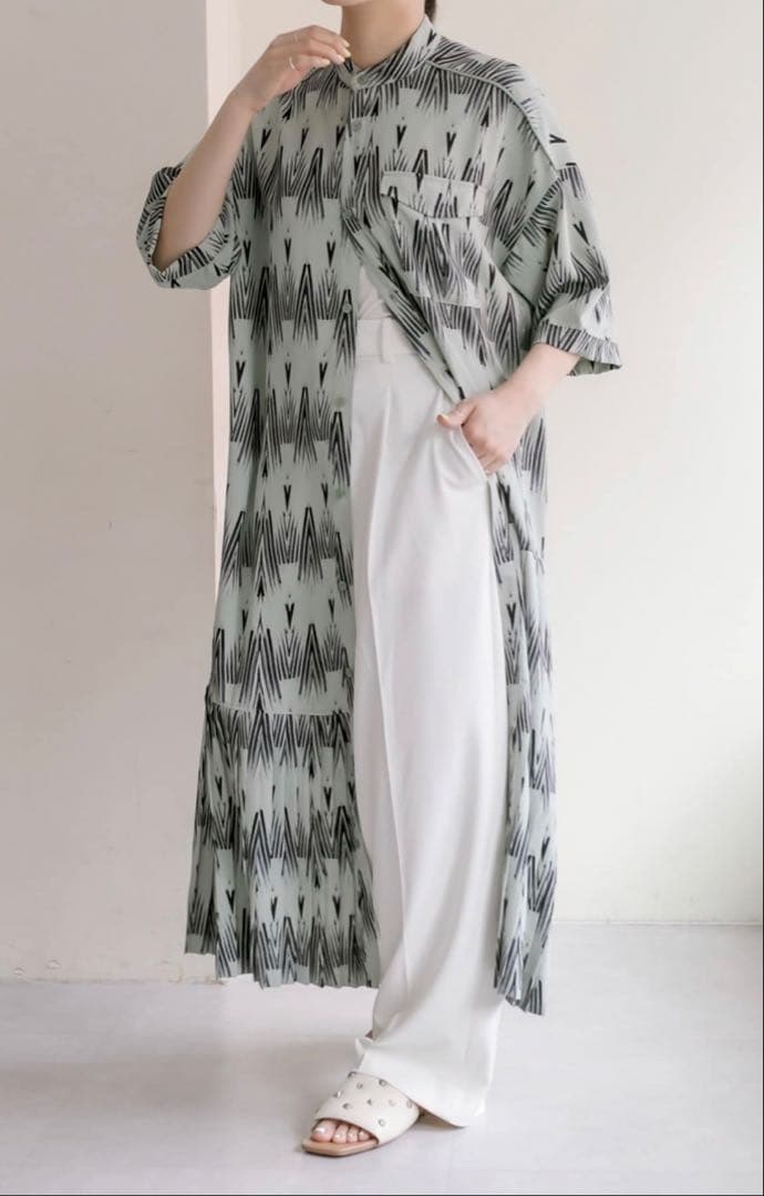 【美品】イアパピヨネ 七分袖アンダープリーツ柄プリントワンピース