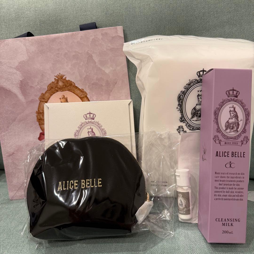 ALICE BELLE クリスマスコフレ　渡辺梨加コラボポーチ黒