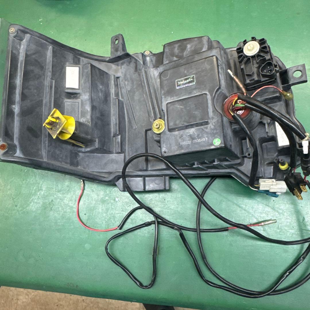 200系ハイエース ヴァレンティLEDヘッドライト