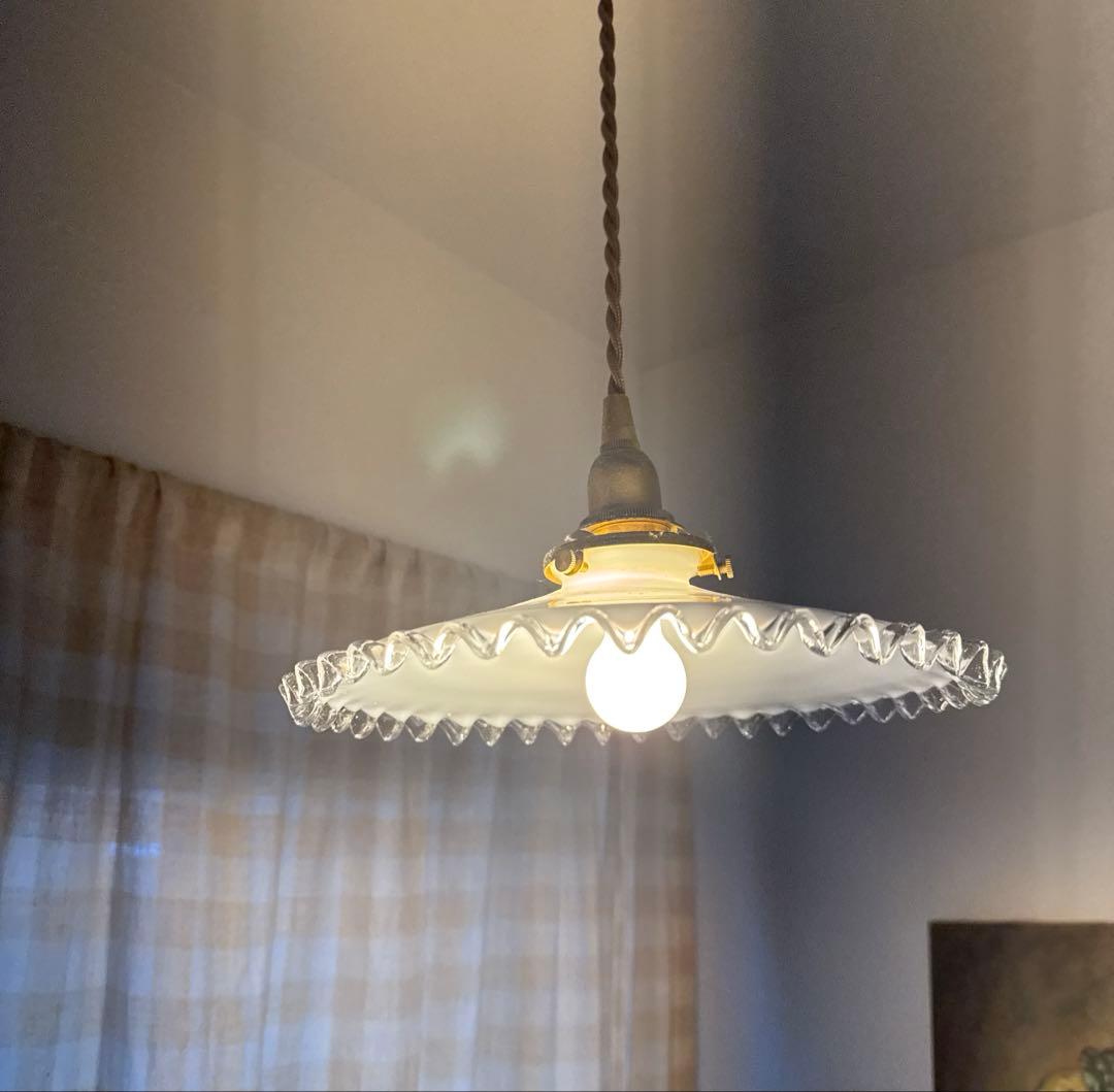 フランスアンティーク　ミルクガラスシェード　フリルシェード　ランプシェード