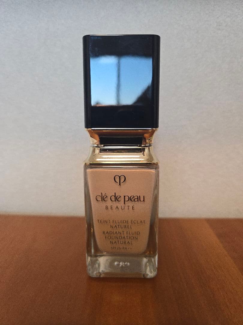クレ・ド・ポーボーテ タンフリュイドエクラ ナチュレル リキッドファンデーション