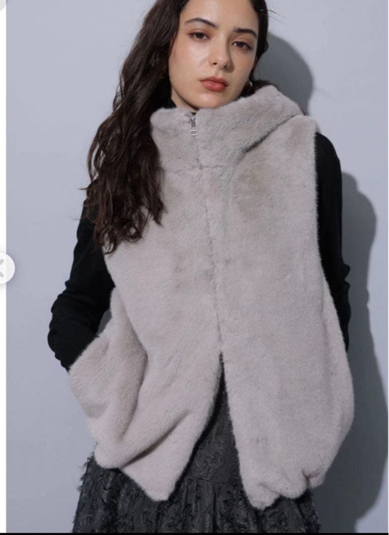 新品同様 Arpege story ファージップベスト 限定色 Sサイズ