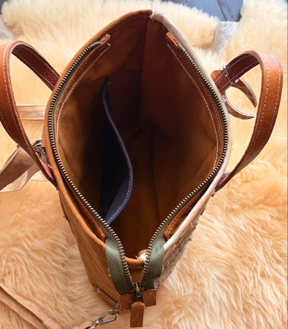 (手づくり)\"赤コントラスト ロンドンストリート\"リュックショルダーバッグ/刺繍