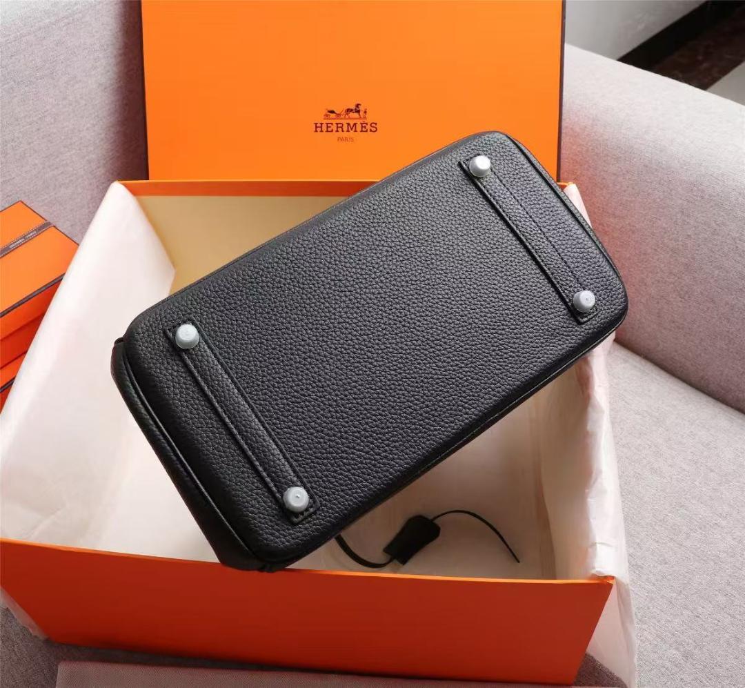 国内即発ノベルティ　ハンドバッグです　ブラック　バッグ