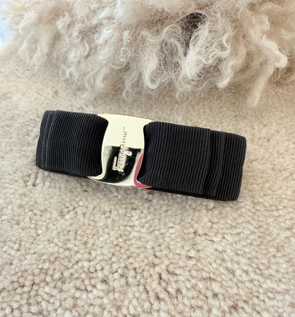 Ferragamoフェラガモ バレッタ ヴァラ ブラック ゴールド金具 リボン