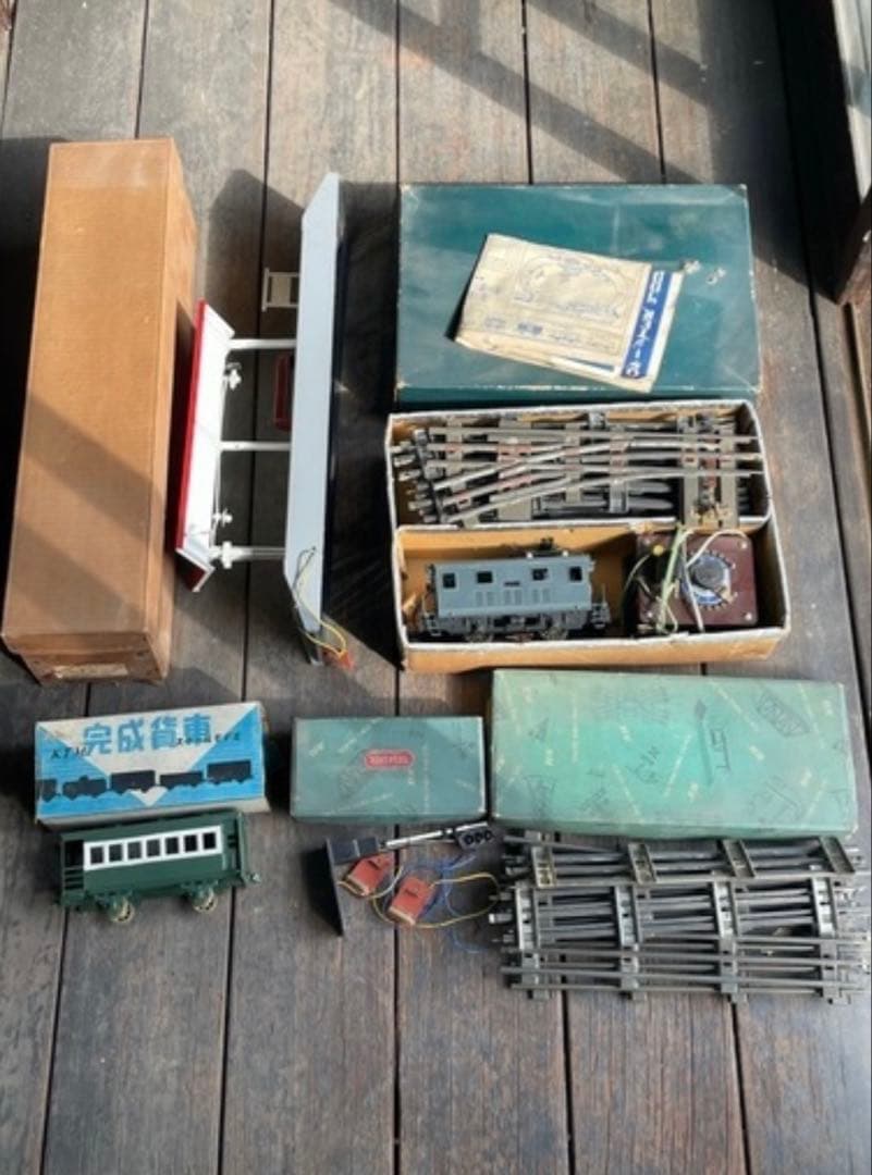 古い貨車の模型セット