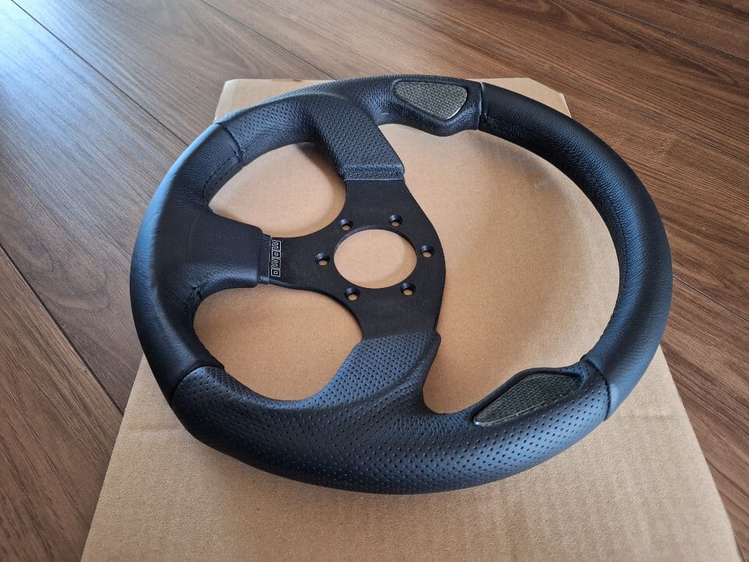 モモ　MOMO　ステアリング　中古　早い者勝ち　ジムニー