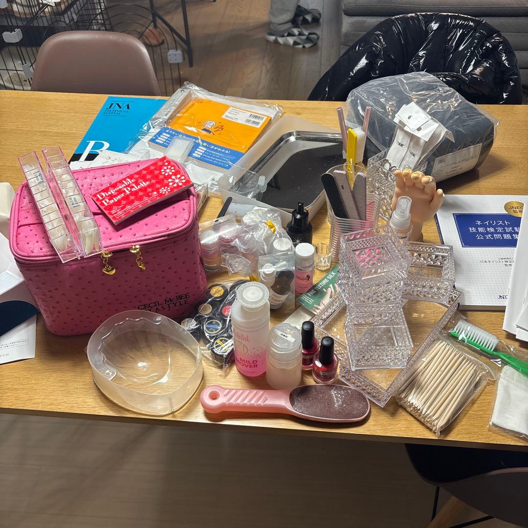 ネイルアート用品セットと教材