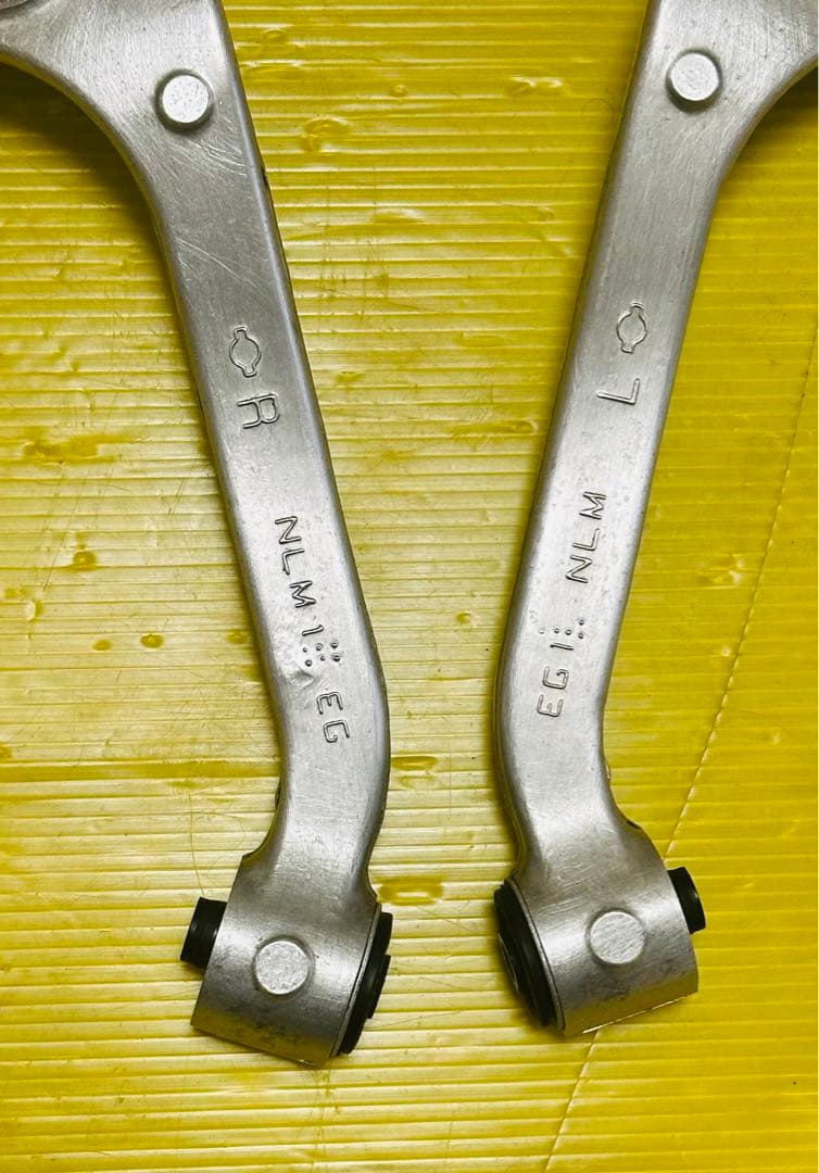 V36 y51 y50 Z34 セダン アッパーアーム 純正