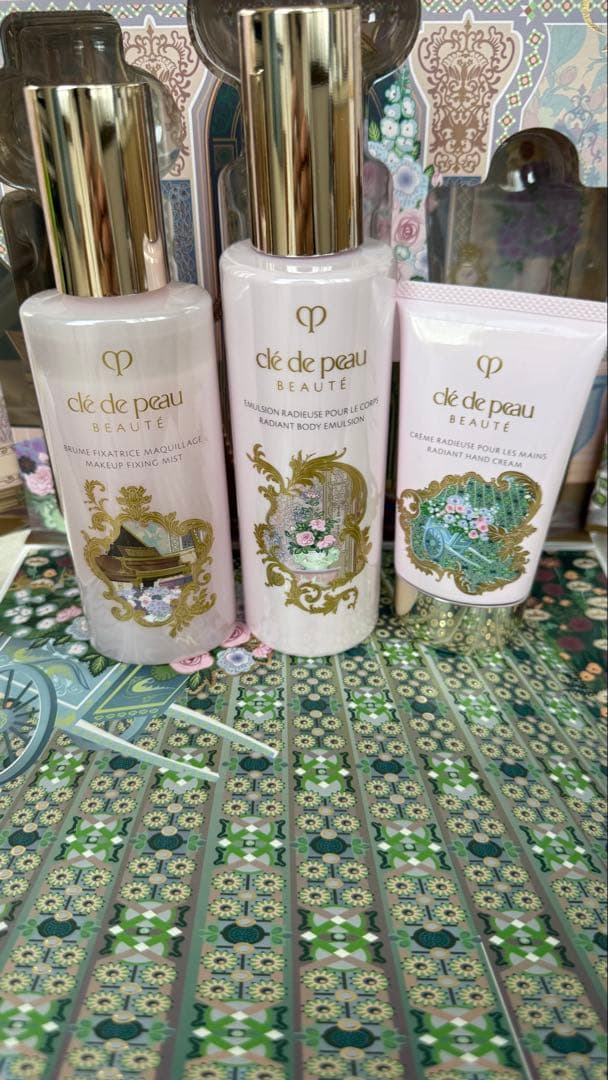 クレドポーボーテ　2024ラディアンスギフトBLUE BLACK 記念品　未開封