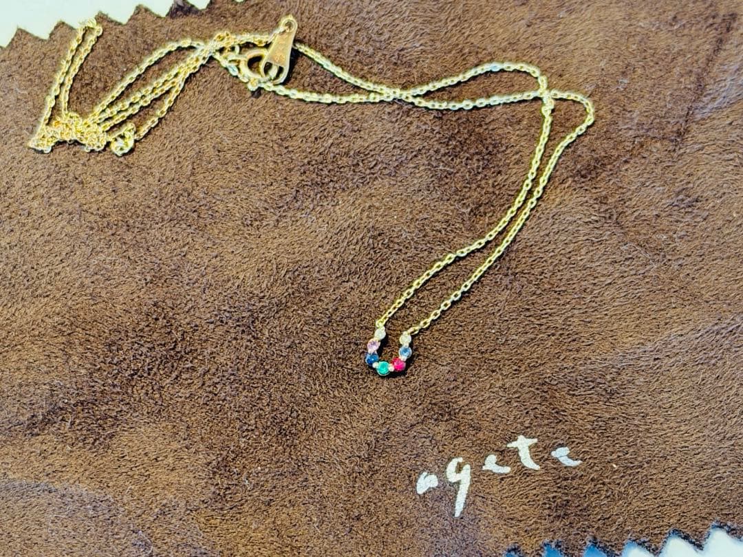 Agete アガットカラフル宝石ホースシューの幸運なチャームネックレス